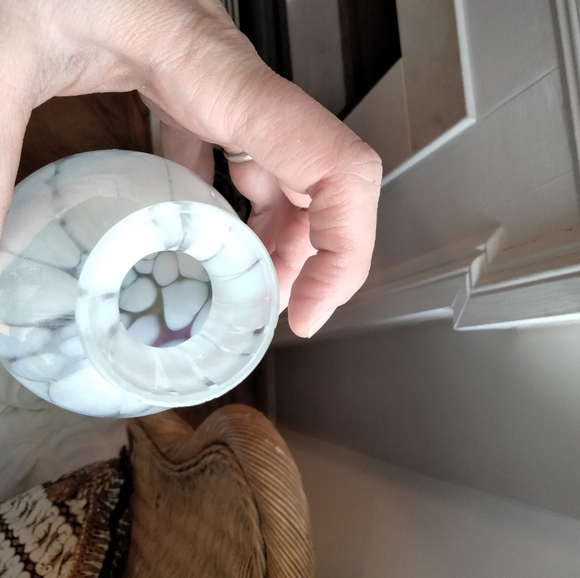 5" iridescent swirl urn mini glass vase - Picture 7 of 9